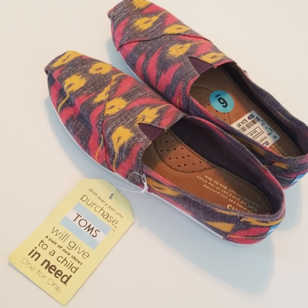 Aztec gray, red and yellow Toms